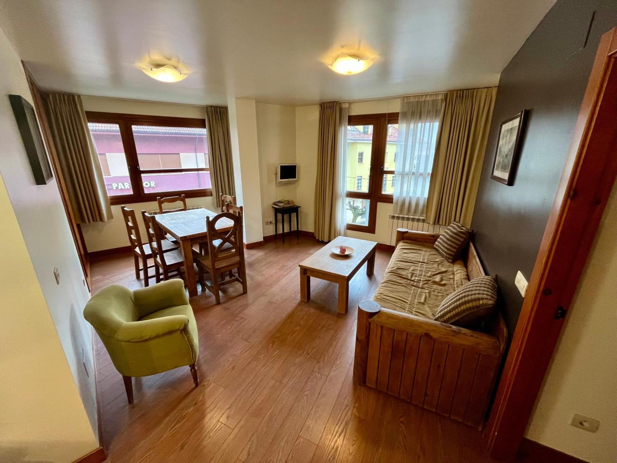 Aparthotel Lotila Flats Cuirgu à Felechosa Extérieur photo
