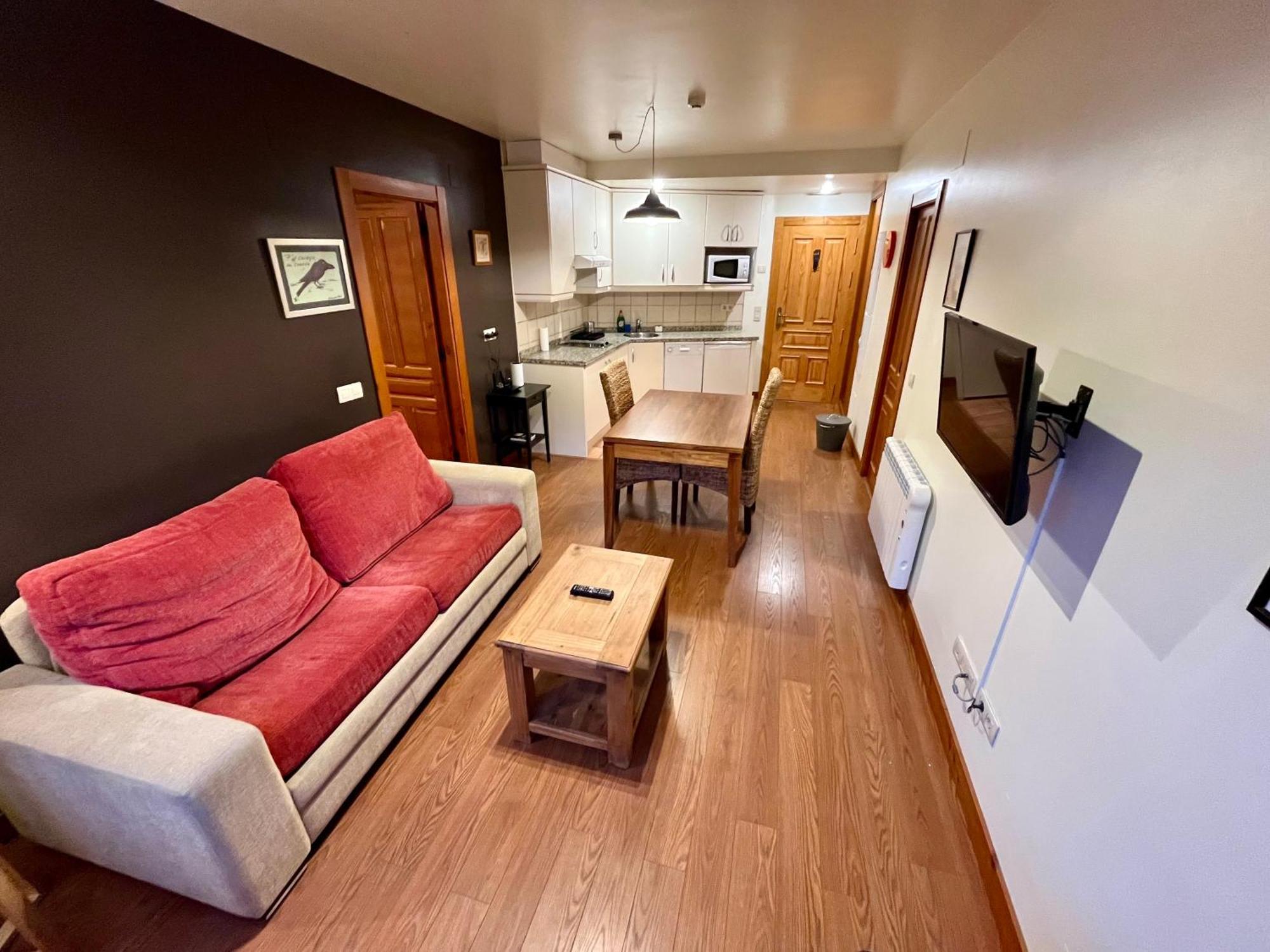 Aparthotel Lotila Flats Cuirgu à Felechosa Extérieur photo