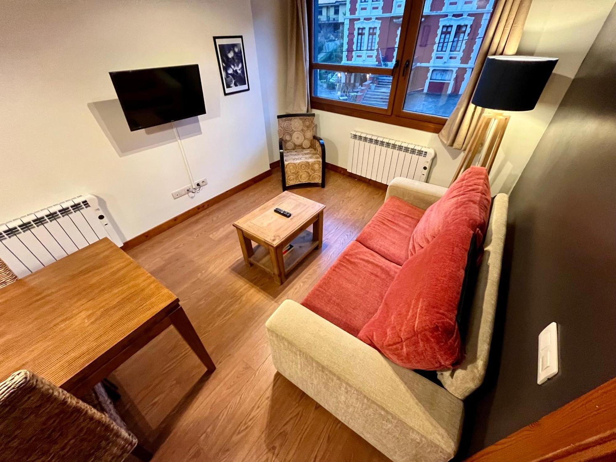Aparthotel Lotila Flats Cuirgu à Felechosa Extérieur photo
